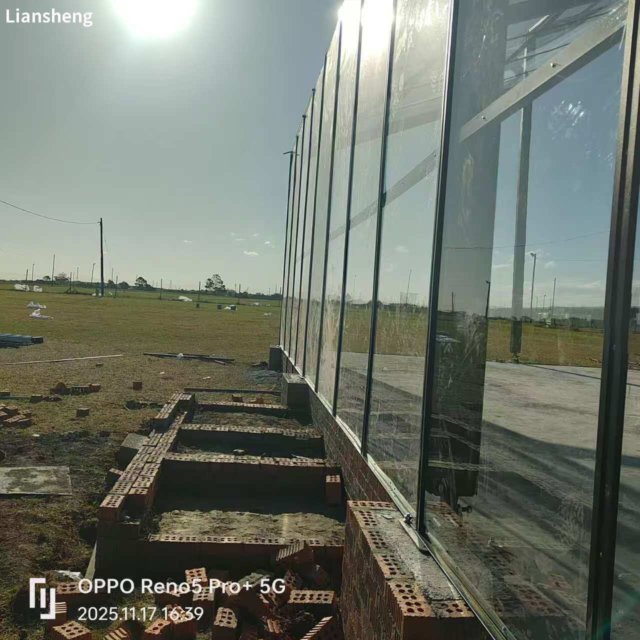 Maßgeschneiderte Größe und Stil von Atriumzelten im Freien, die speziell für Versammlungen, Hochzeiten und Großveranstaltungen entwickelt wurden