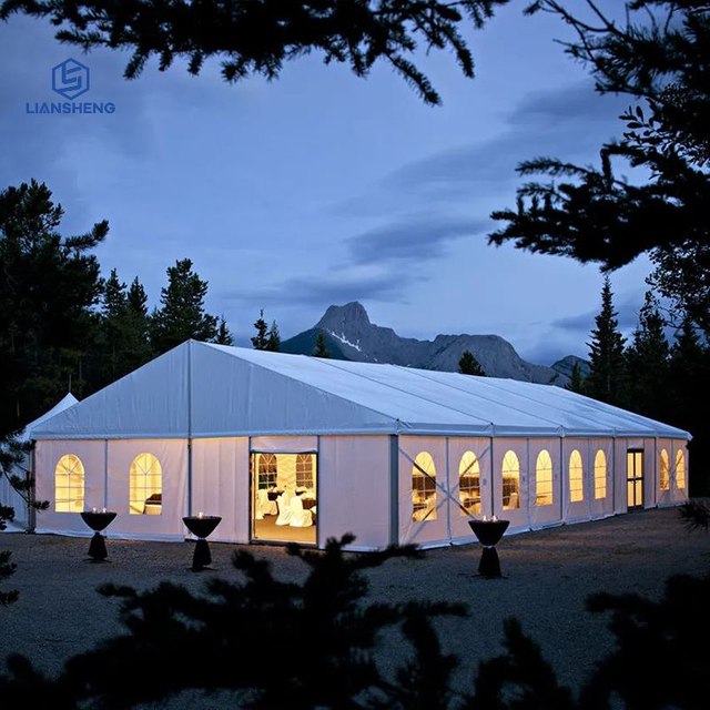Luxuriöse weiße, große Festzelt-Tipi-Zelte für 100, 150, 200, 300, 500 Personen, Outdoor-Party, Hochzeit, Pagodenzelt für Veranstaltungen