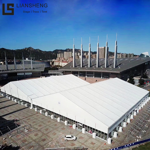 [Sky Dome-Serie] 30 x 70 m großes Ausstellungszelt – 2100 m² säulenfreier Kunstraum, der die unbegrenzten Möglichkeiten der Ausstellungsarchitektur neu definiert