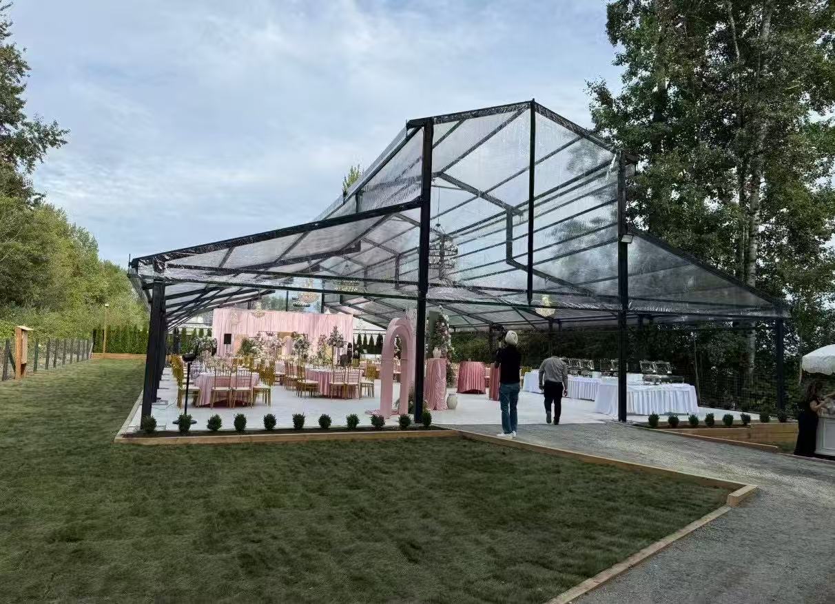 Speziell entworfene Atriumzelte für Hochzeiten, Veranstaltungen und Außenbereiche