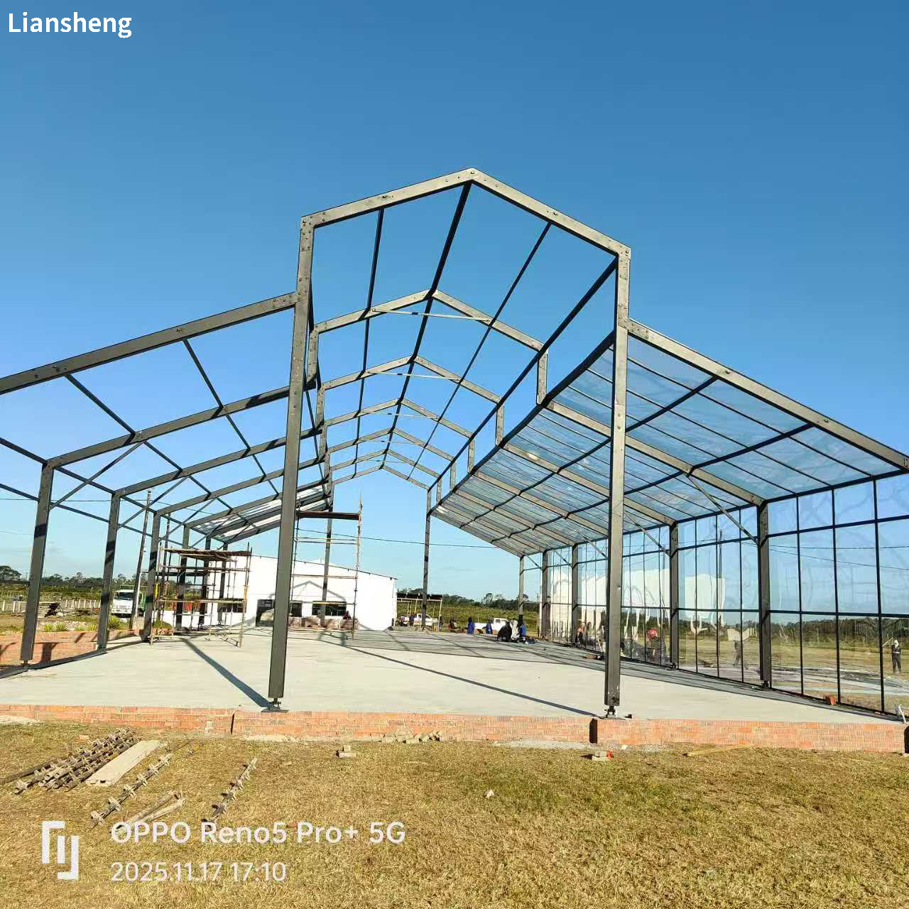 Maßgeschneiderte Größe und Stil von Atriumzelten im Freien, die speziell für Versammlungen, Hochzeiten und Großveranstaltungen entwickelt wurden